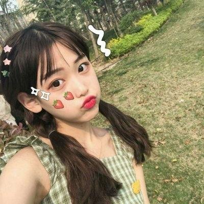 男爵的同桌小女生